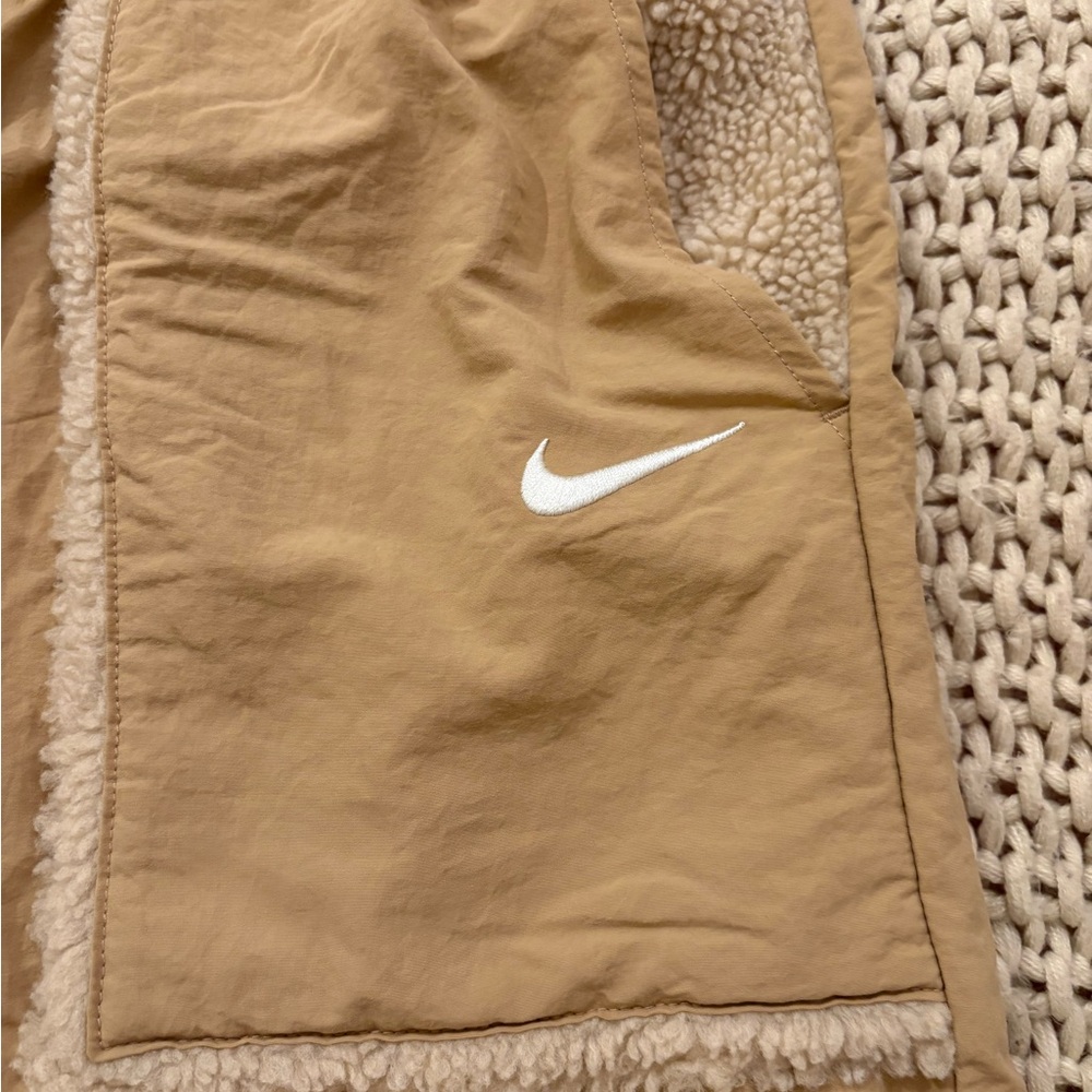 NWOT Nike Beige Joggers with Fleece Pockets - Picture 8 of 9